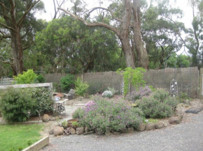 Отель Honeyeater Cottage  Севилл